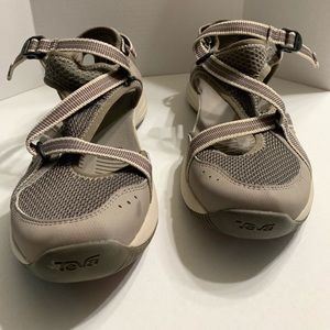 Teva Ladies Sandals Closed Toe Size 10